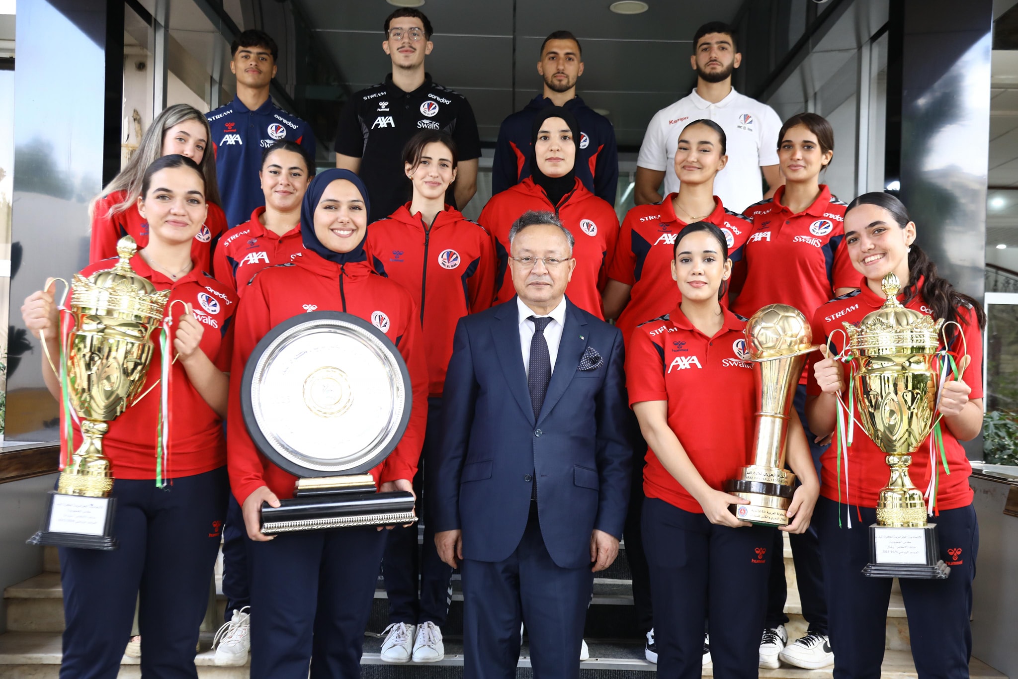 طلبة وأبطال.. بداري يستقبل نجوم المنتخب الوطني لكرة اليد!