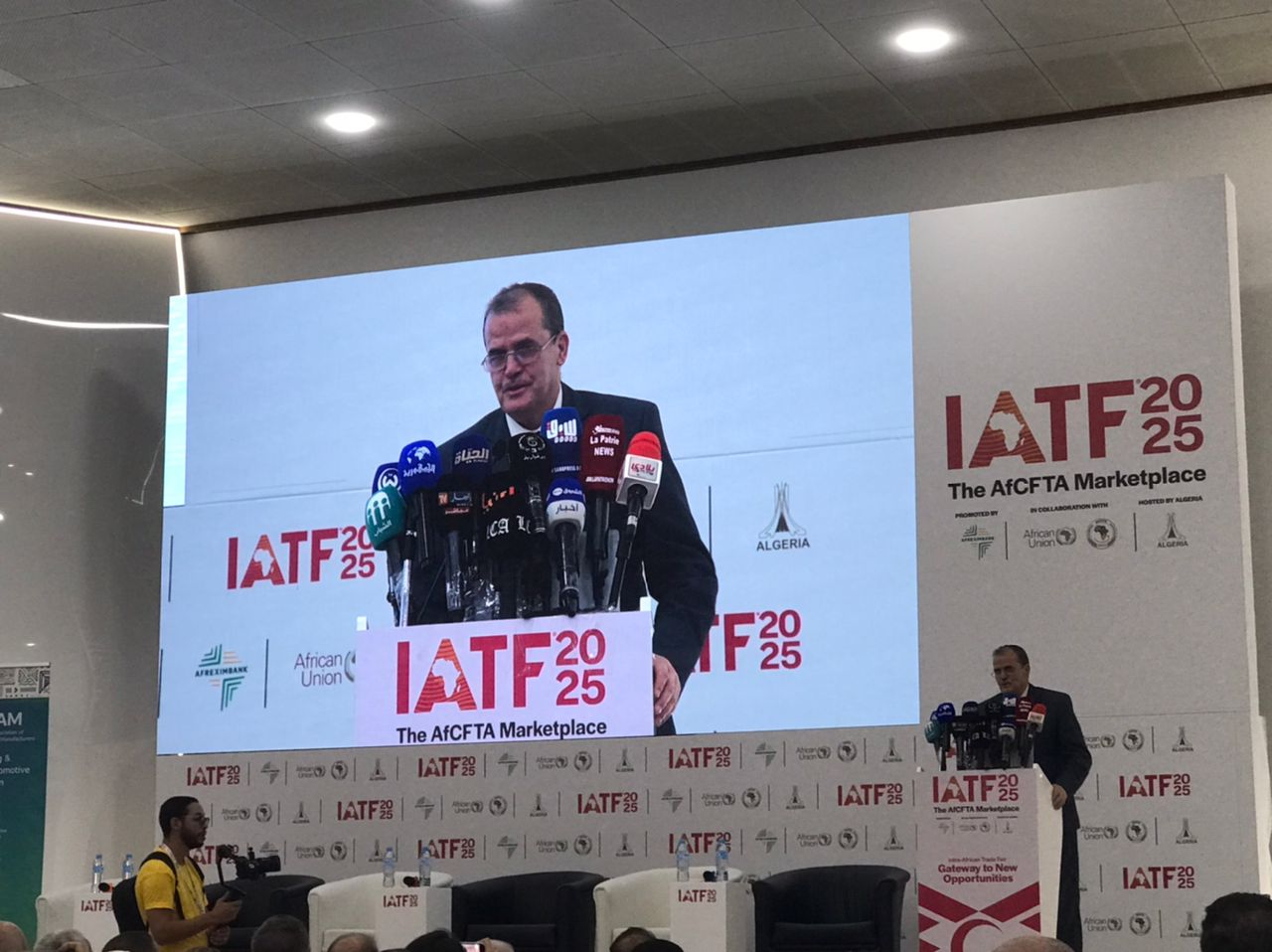 معرض التجارة البينية 2025: إنطلاق فعاليات معرض السيارات الأفريقية