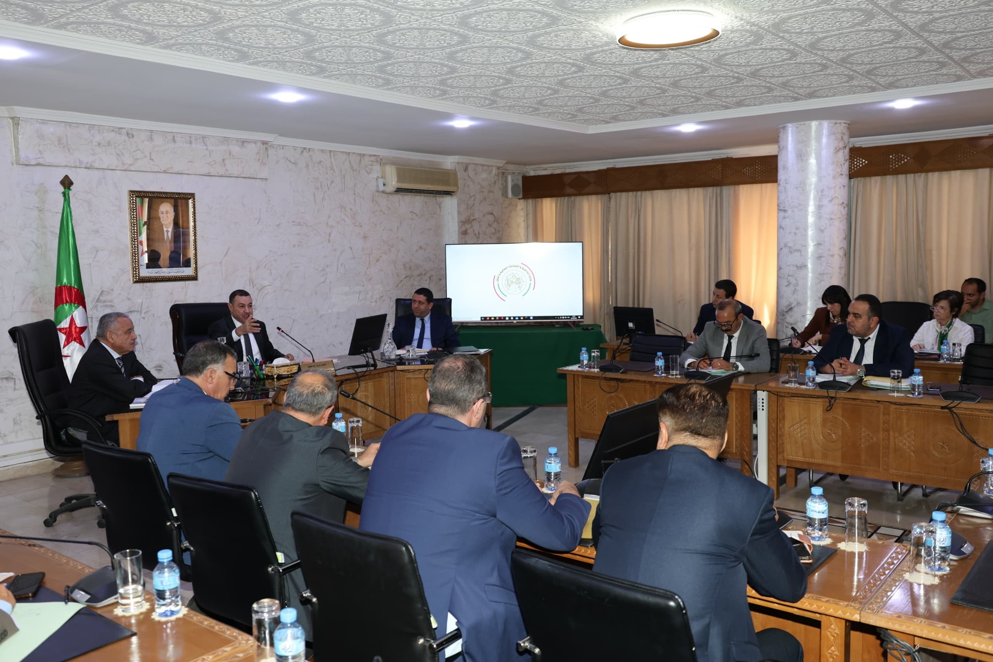 وزير الداخلية يقر آليات جديدة لتعزيز التكفل بانشغالات المواطن