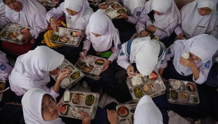 اصابة أزيد من 1000 طفل بتسمم في المدرسة بأندونيسيا