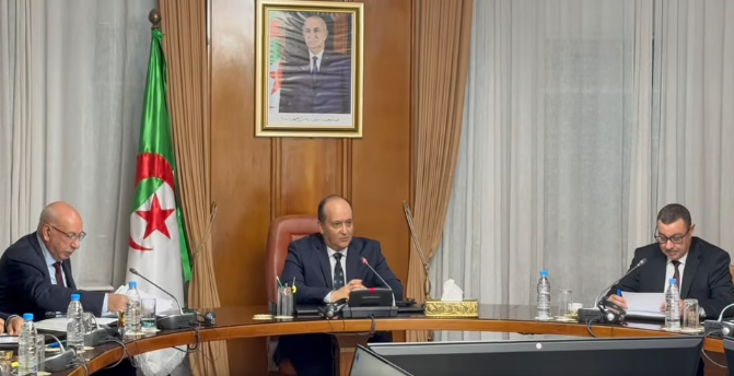 الوزير الأول يترأس إجتماعا وزاريا مشتركا لهذا السبب