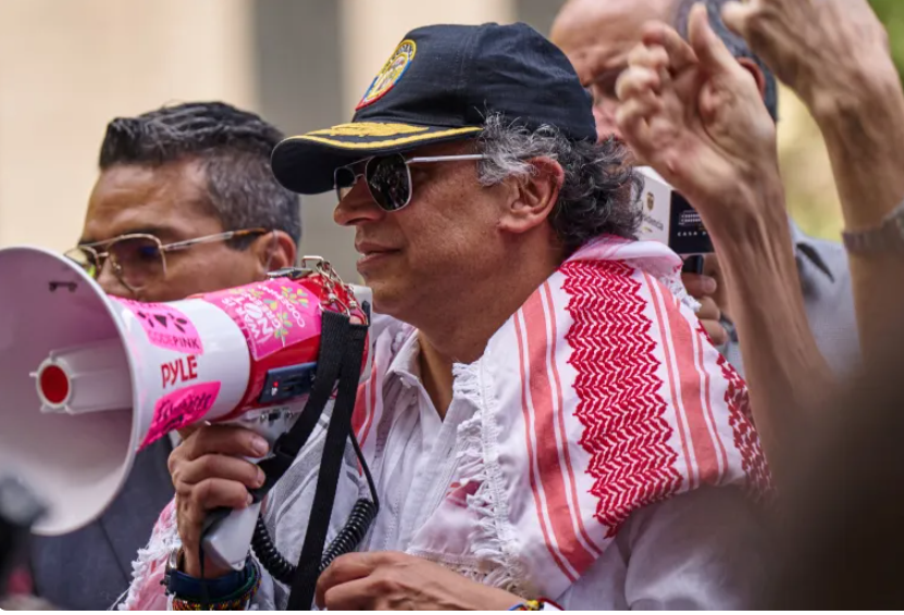 من هو رئيس كولومبيا الذي دعا إلى توحيد الجيوش لتحرير فلسطين؟