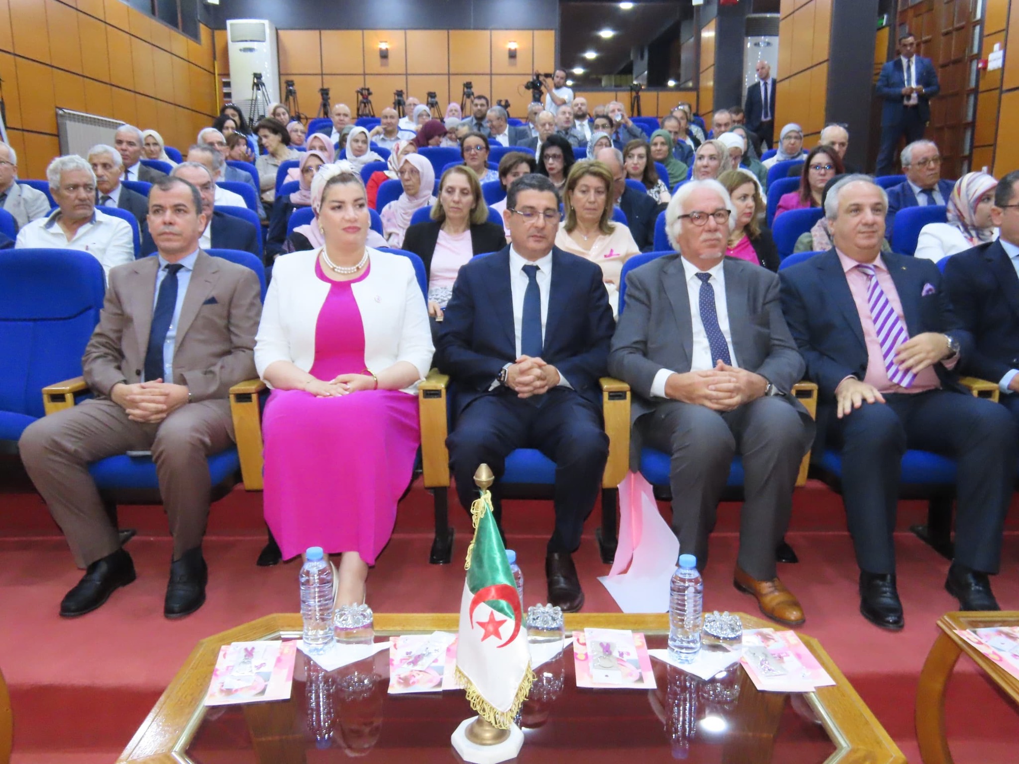أكتوبر الوردي.. عيادات متنقلة تجوب الوطن للكشف المبكر