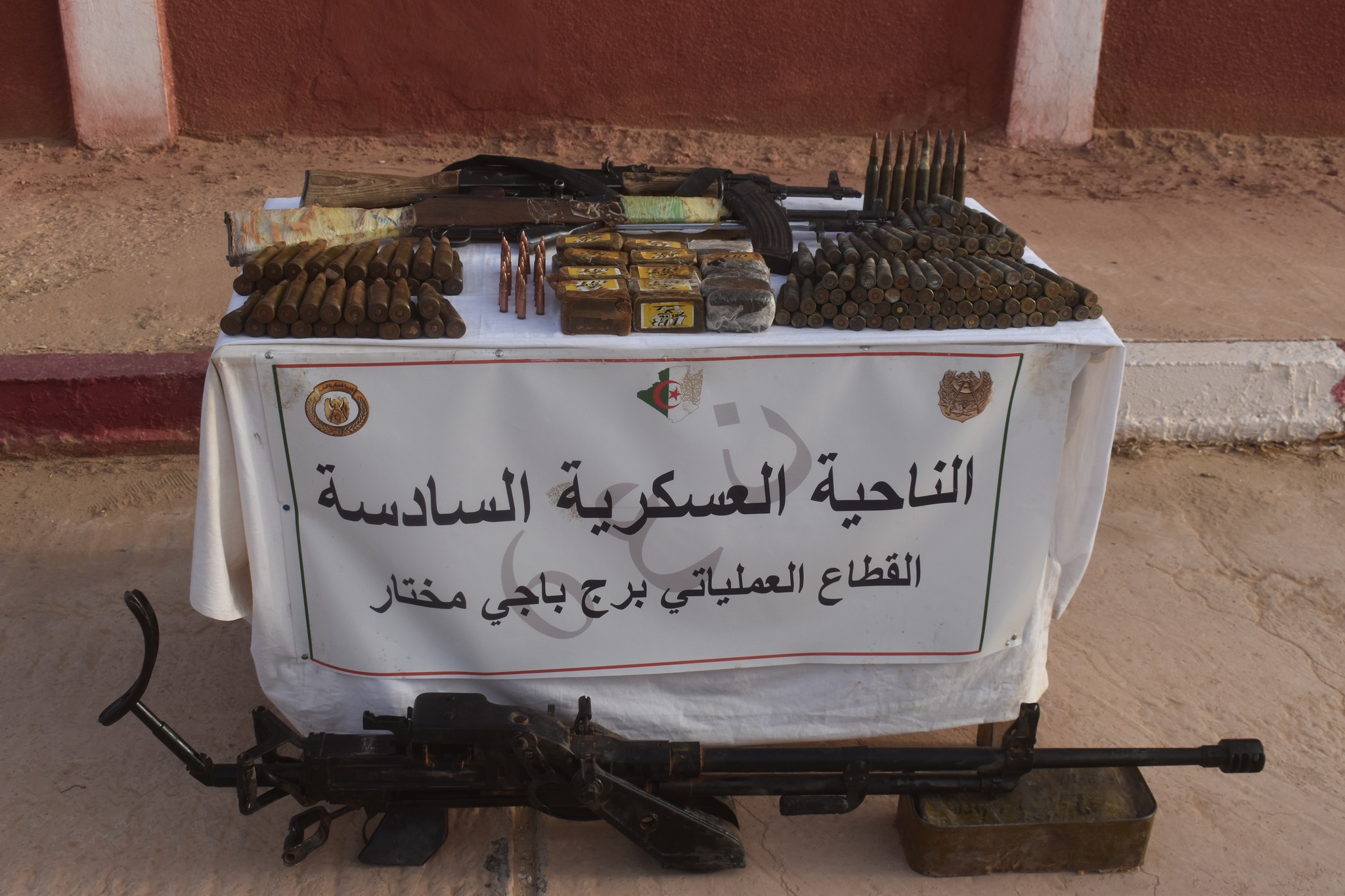 دفاع: القضاء على 6 إرهابيين واسترجاع 6 كلاشنيكوف