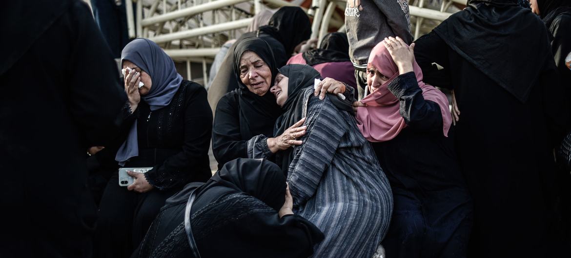 عامان من الإبادة في غزة.. نساء يواجهن الجوع والموت والإجهاض وسط الحصار
