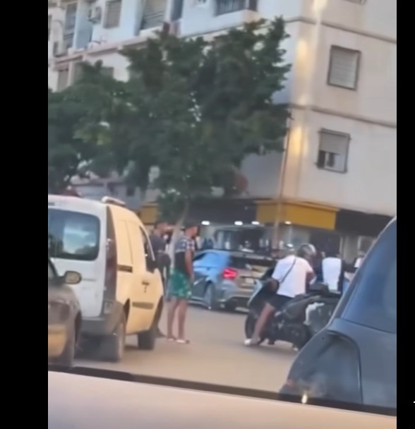 بالفيديو.. اعتداء على شاب في وهران يثير الغضب بسبب لا مبالاة الحاضرين