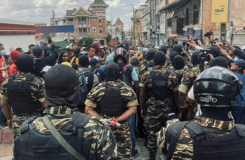تظاهرات جديدة في مدغشقر رغم إقالة الحكومة بعد مقتل 22 شخصا