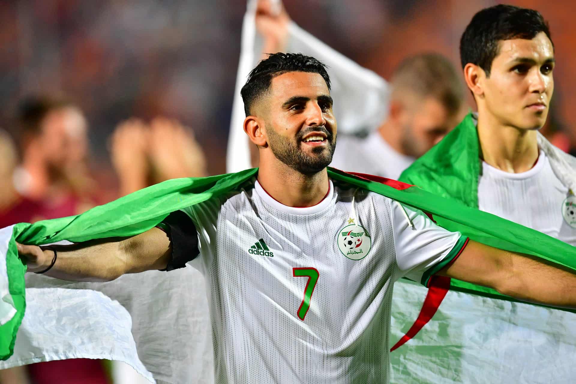 محرز يودع الجماهير الجزائرية